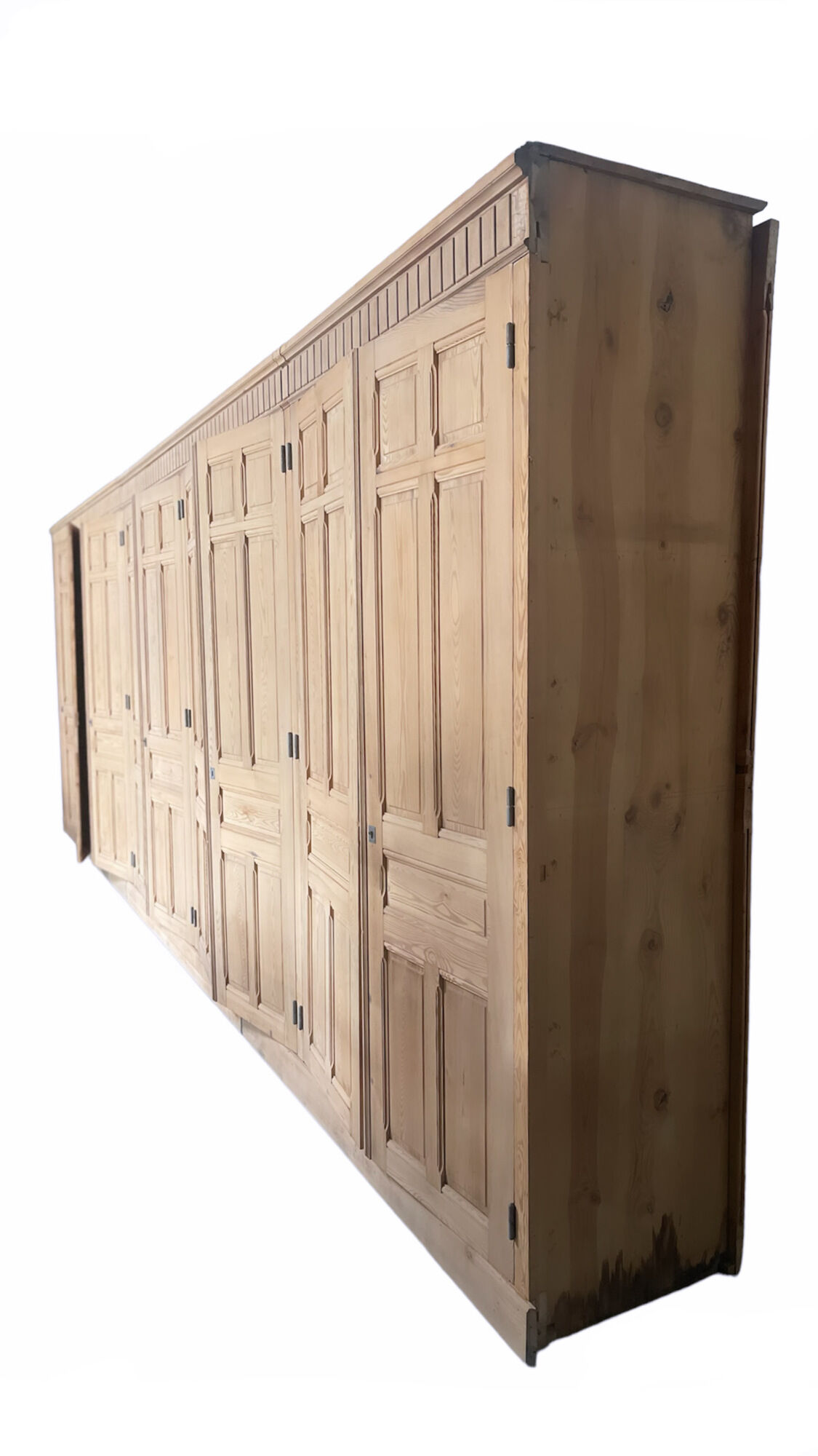 Ensemble placard 7m officine bois massif 10 portes 1950