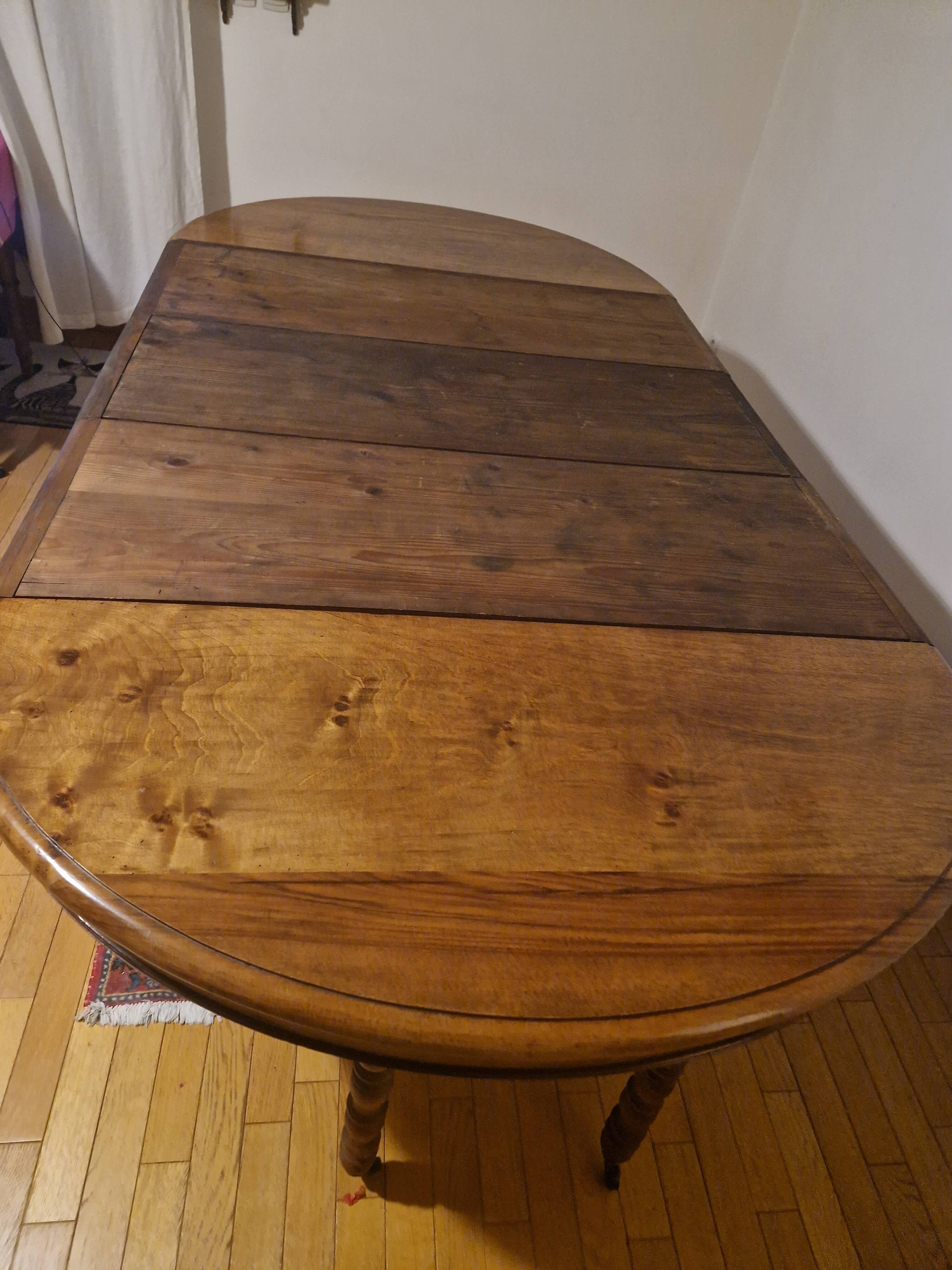 Round walnut table in solid wood, Napoleon III style with extensions - for 14 settings.