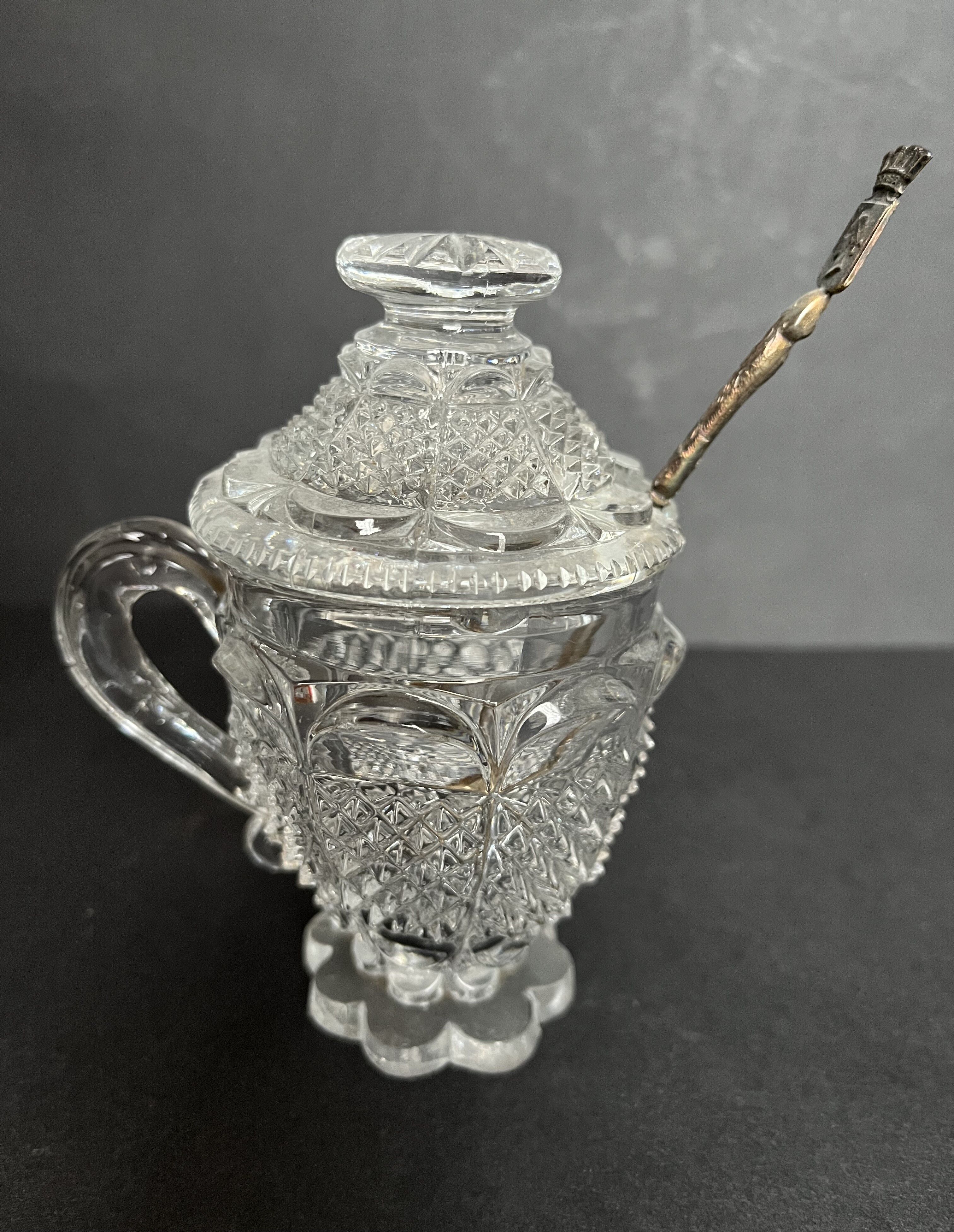 Moulded glass mustard