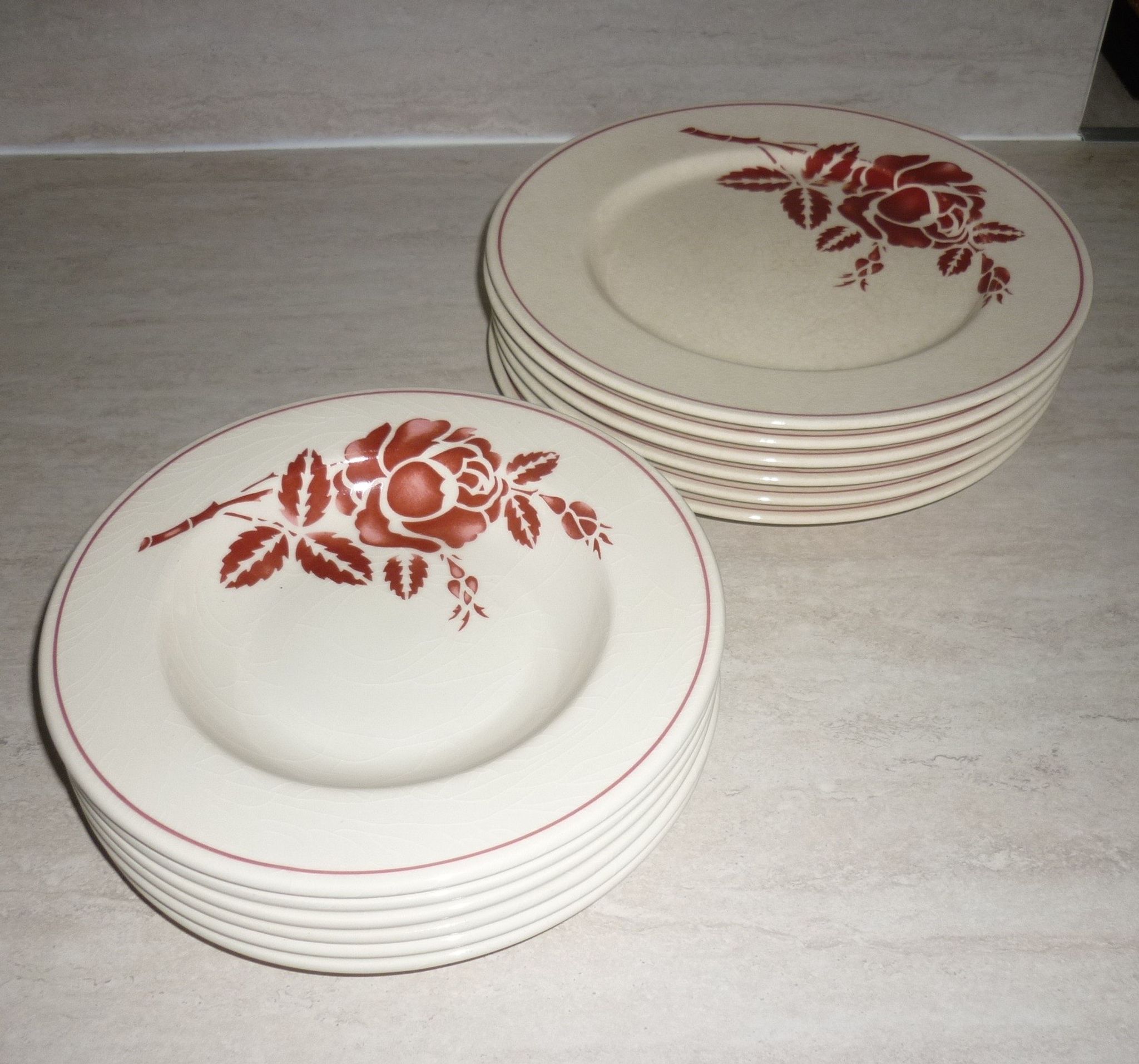 Set of 6 old flat plates in beige and red earthenware