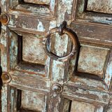 Porte ancienne en bois avec croisillons