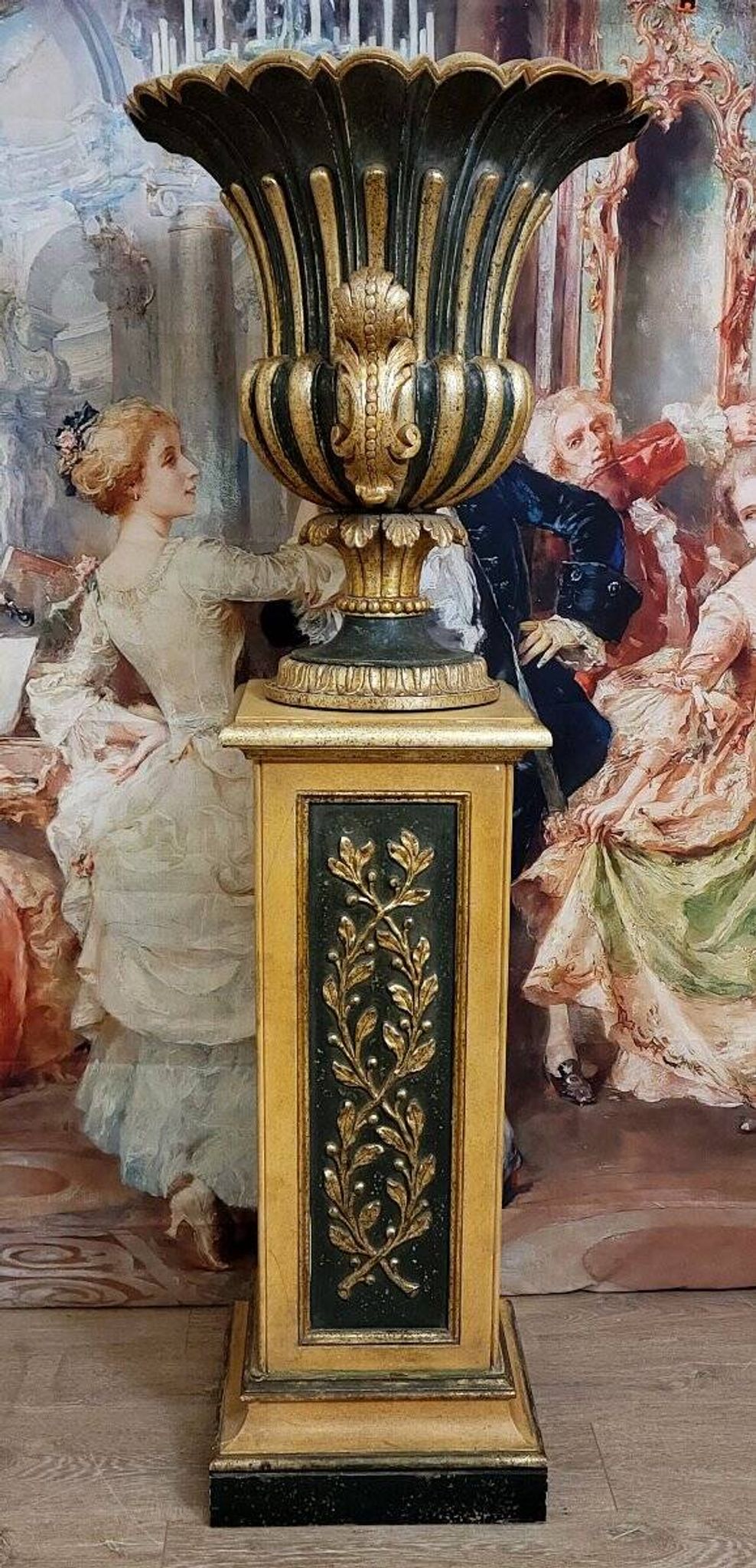 Very important decorative basin in carved and gilded wood, resting on its matching pedestal.