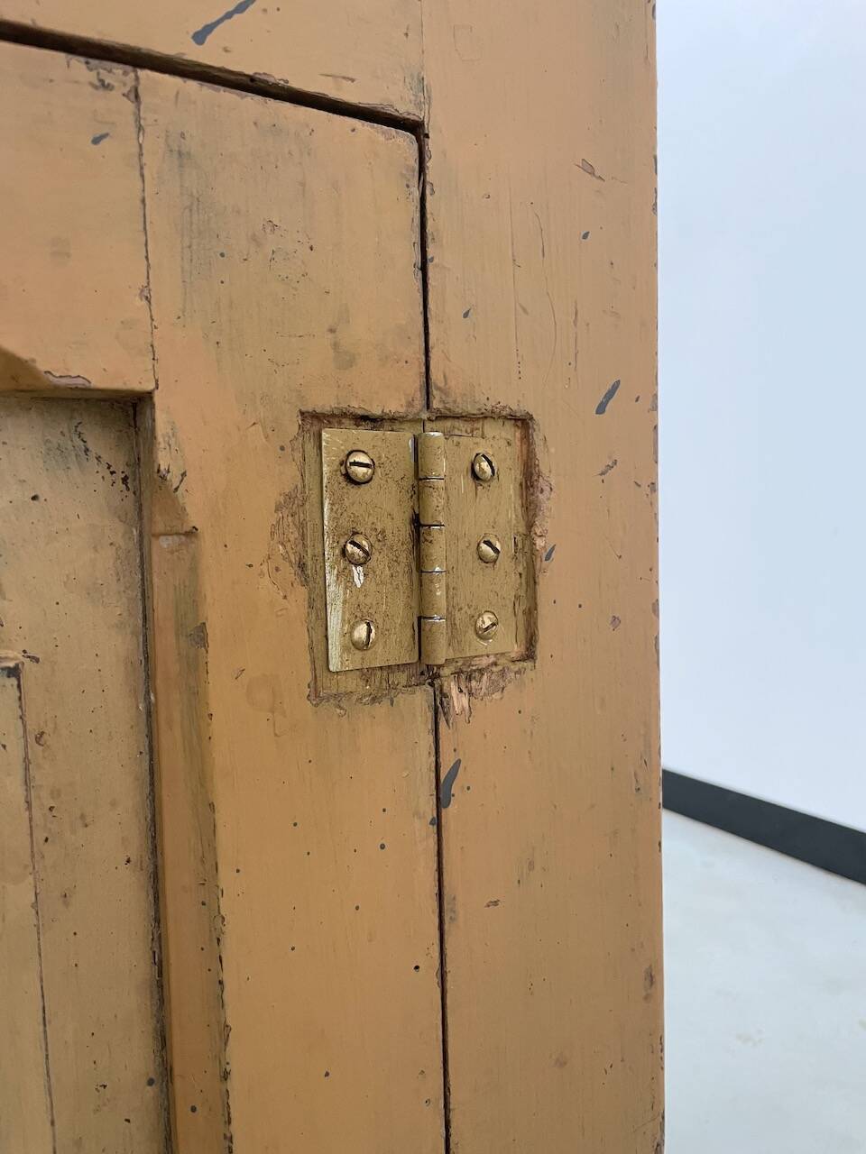 Yellow patina commercial counter from the 50s