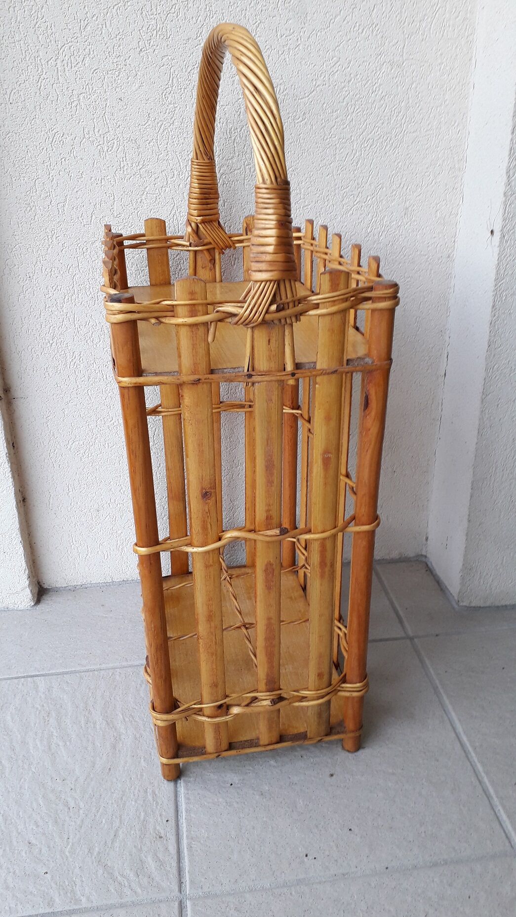 Rattan bottle bar