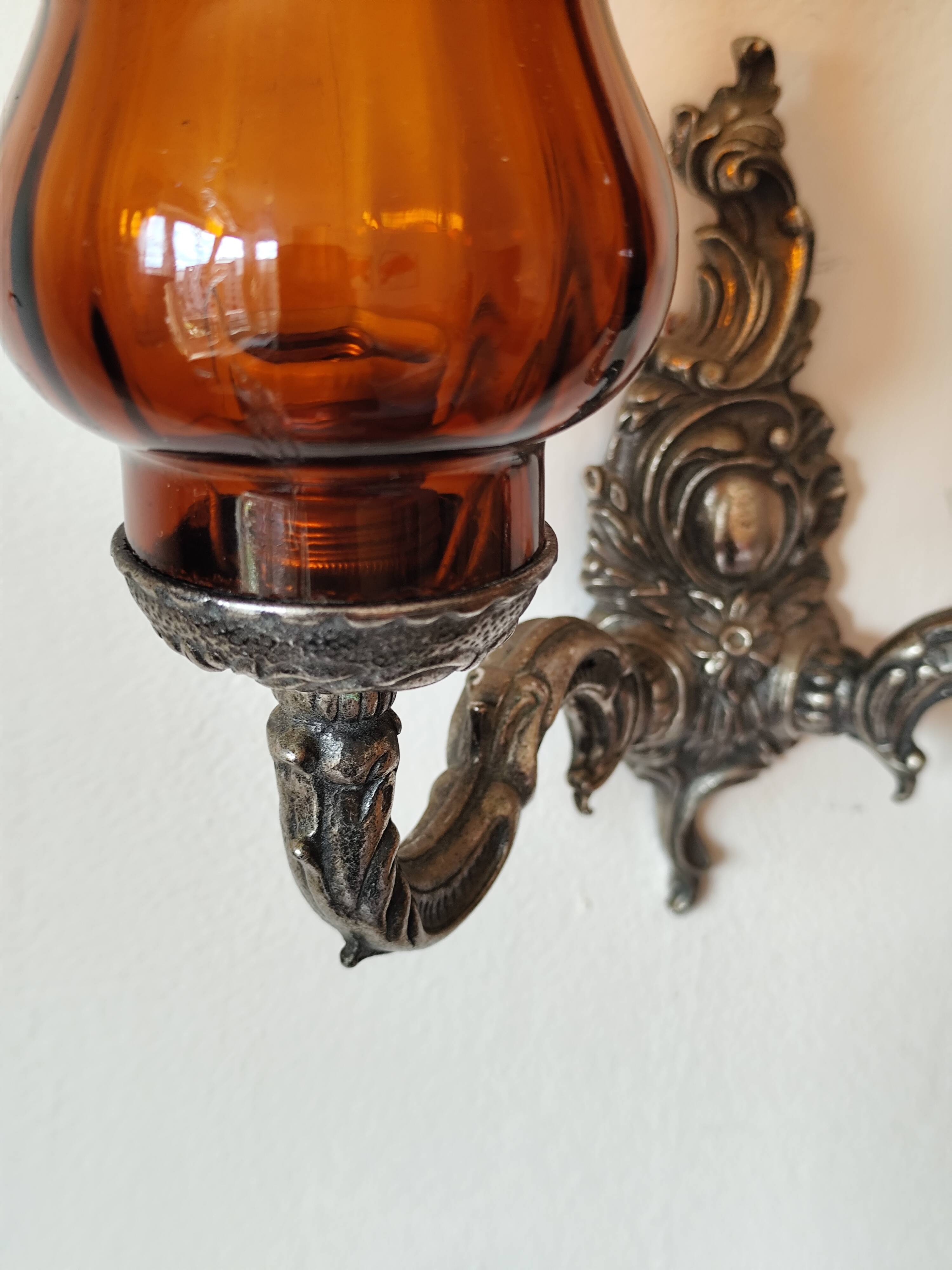 Silver-colored chiseled metal wall light, 2 lights with orange glass tulip
