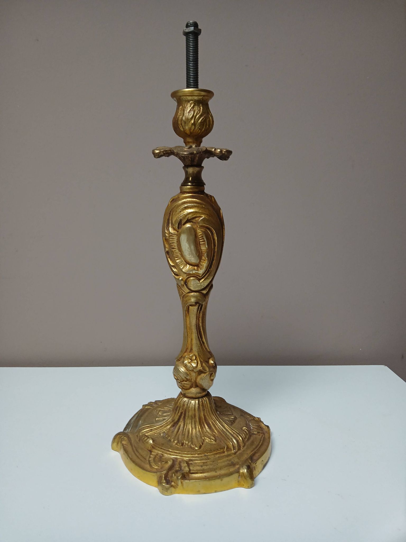 Bronze lamp base, rocaille and voluptuous decor