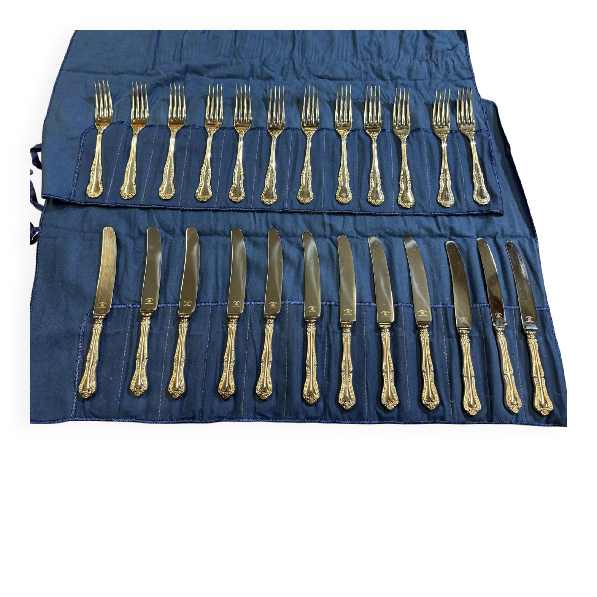 Service de 12 couteaux et 12 fourchettes à dessert Mappin and Webb