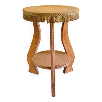 Table française en bois recouverte de velours des années 1970.