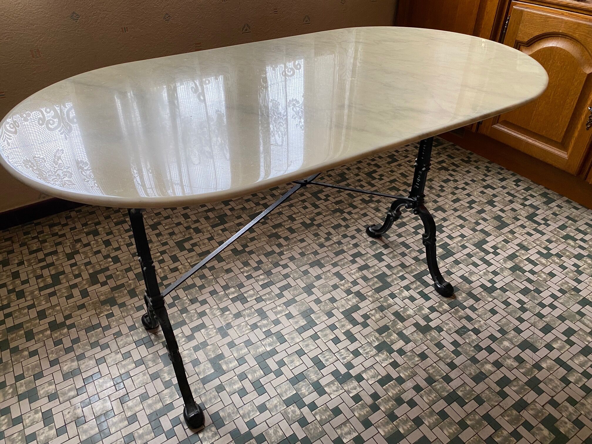 Bistro table marble cast iron foot