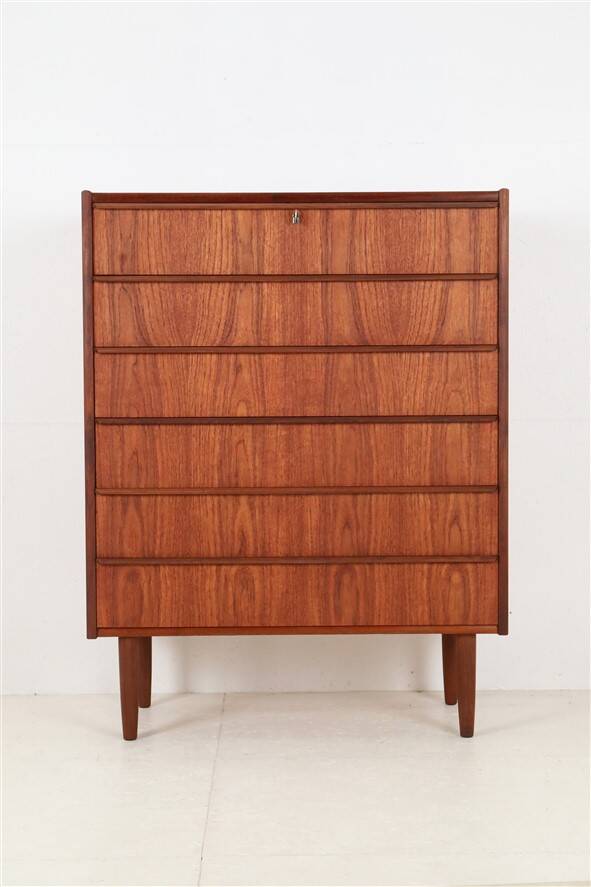 Restored Hanbjerg Møbelfabrik 'Tallboy' teak chest of drawers / Mid-century Danish modern design / 1960s