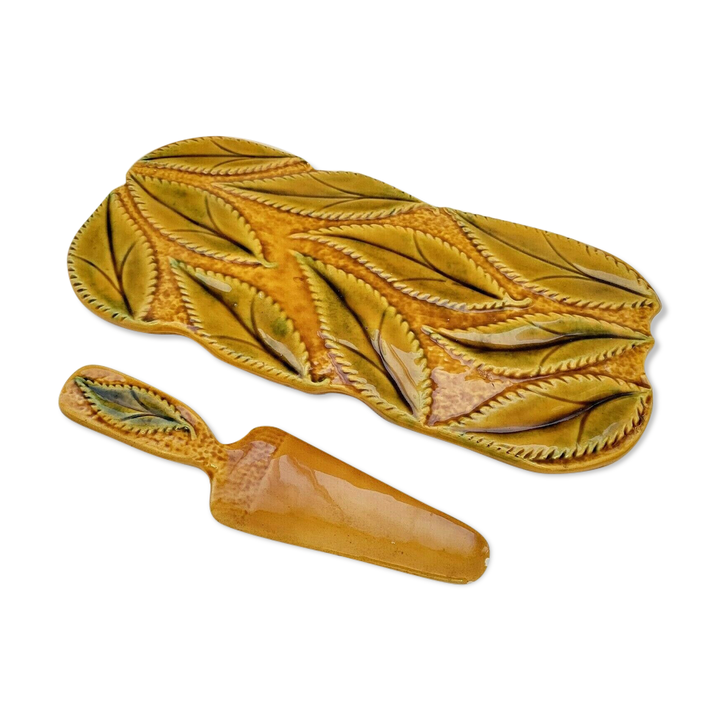 Large ceramic dish slurry Vallauris FFP decoration leaves and its pie shovel