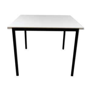 Table à manger par knoll