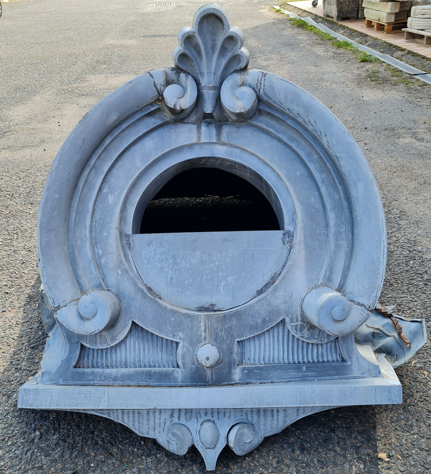 Elements of ancient architecture,  pair of beef's eye in zinc nineteenth century