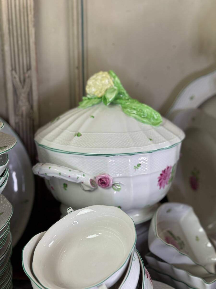 Large porcelain service, Tertia model, Herend, early 20th century, approximately 200 pieces