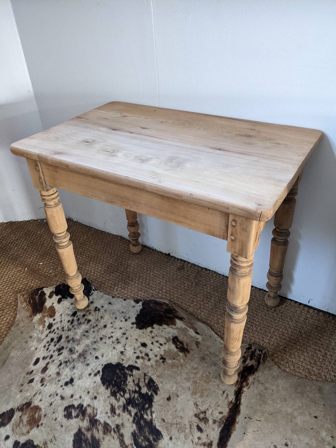 elm table