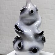 Lampe de table sculpturale émaillée en céramique française, années 1970