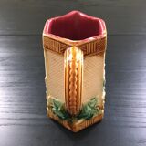 Onnaing dabbling pitcher