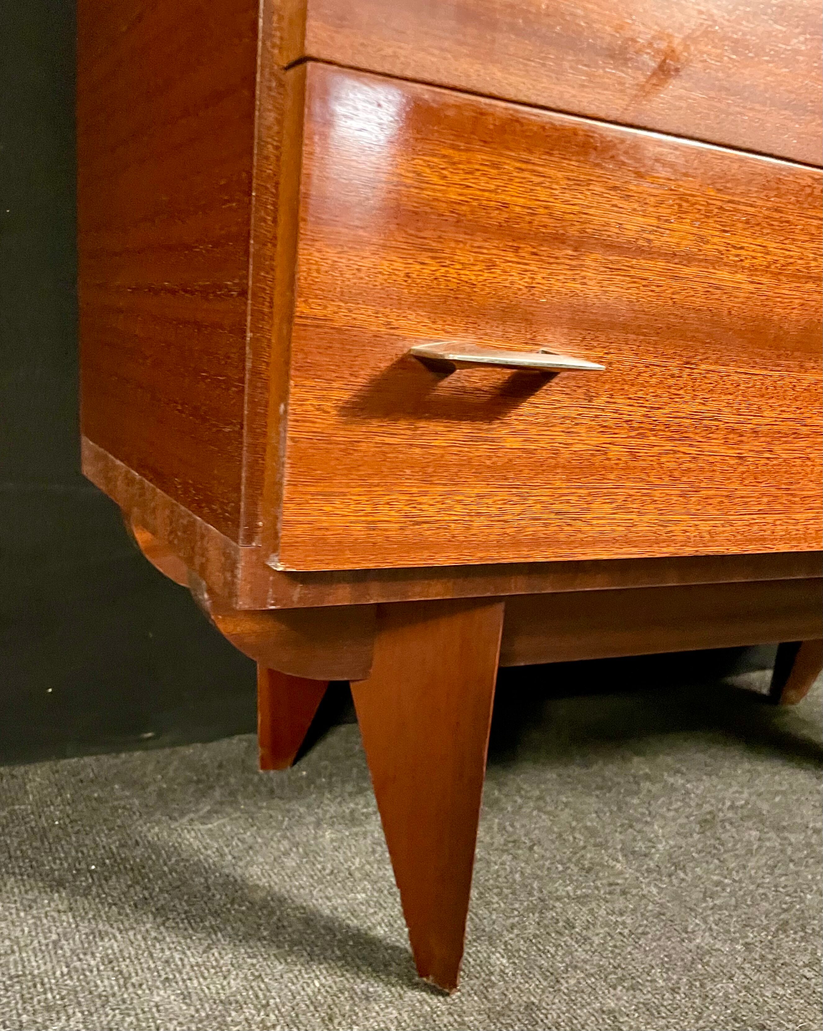 Mahogany chest of drawers
