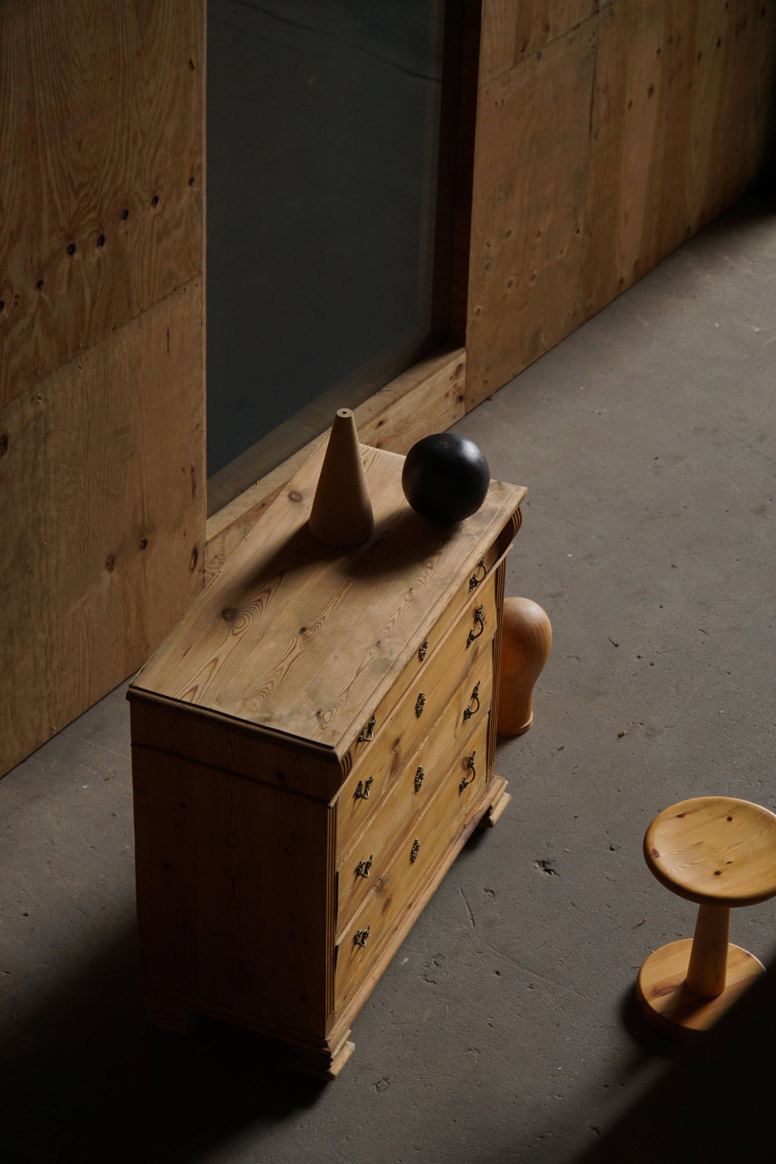 Ancienne commode danoise en pin, début du 20e siècle
