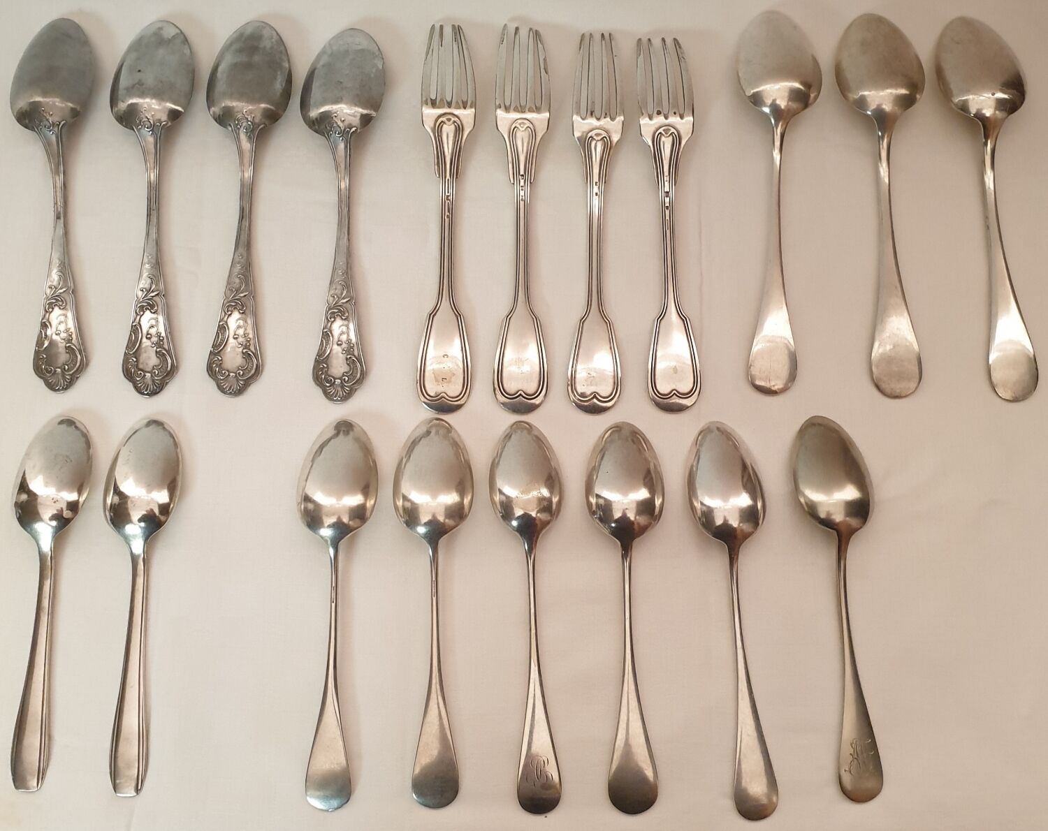 15 spoons & 4 silver metal forks
