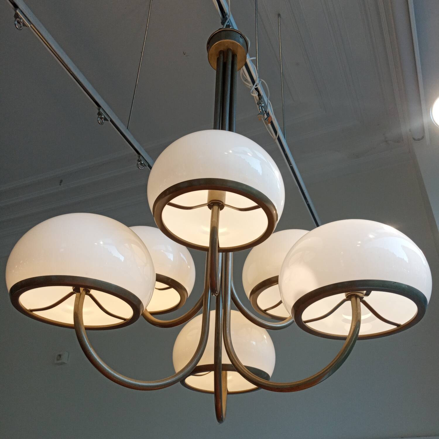 Arteluce pendant light designed by V. Gregotti, L. Meneghetti and G. Stoppino