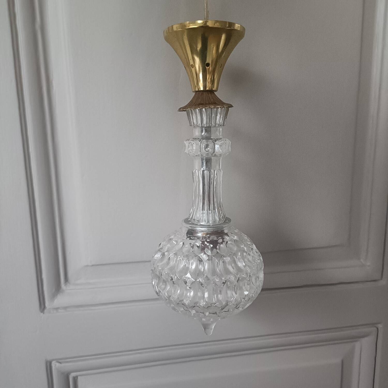 Suspension verre moulé et laiton