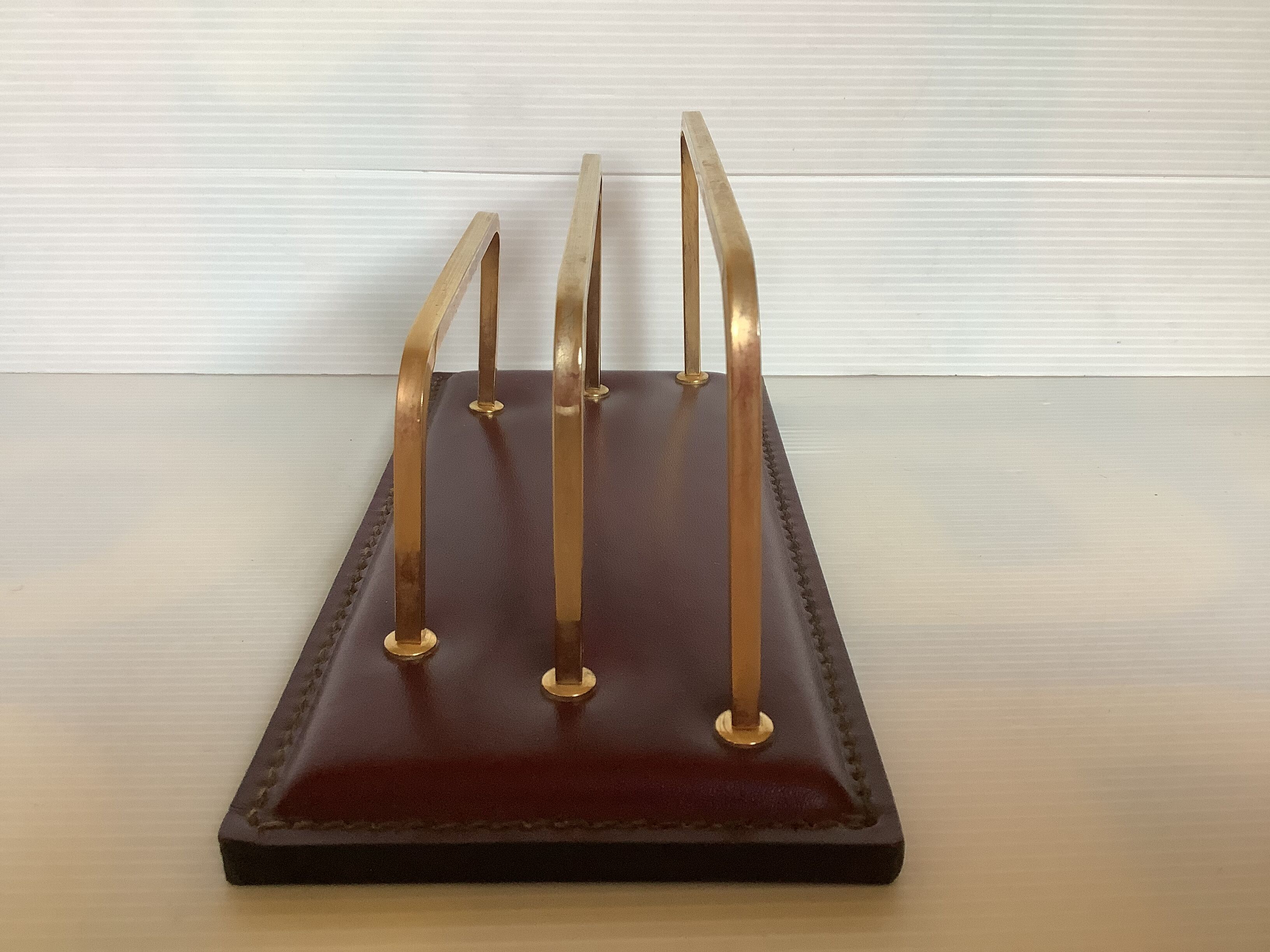 Mail rack brass garnet leather ILG Belgium