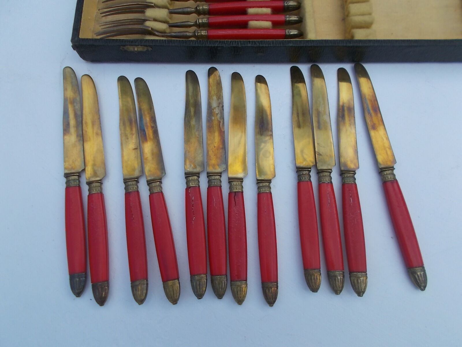 Housewife covered dessert red handle