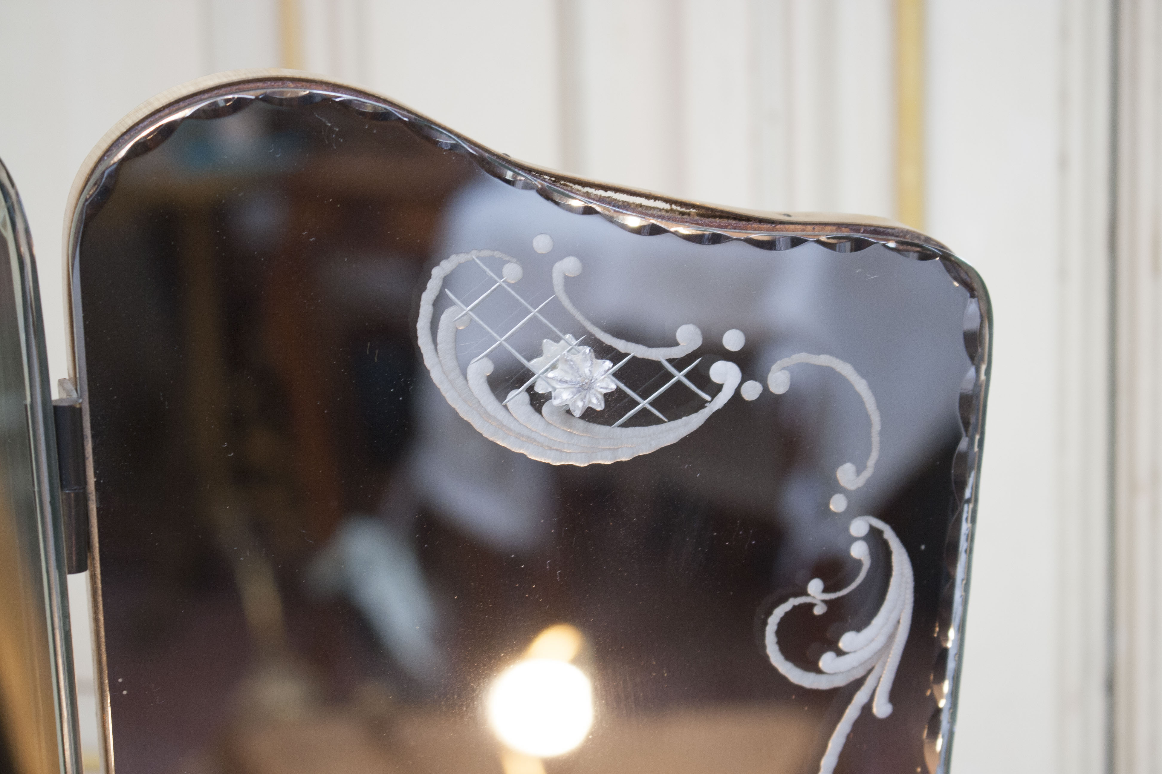 Venic dressing table