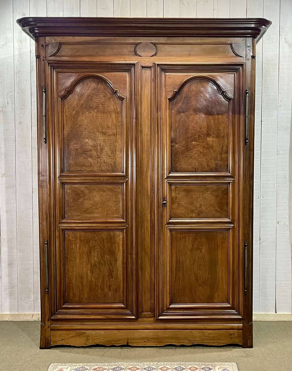 18th century walnut castle wardrobe - fully removable