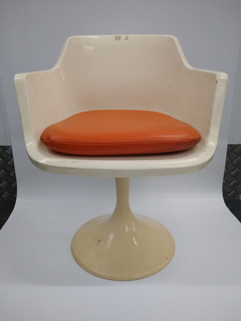 Swivel chair