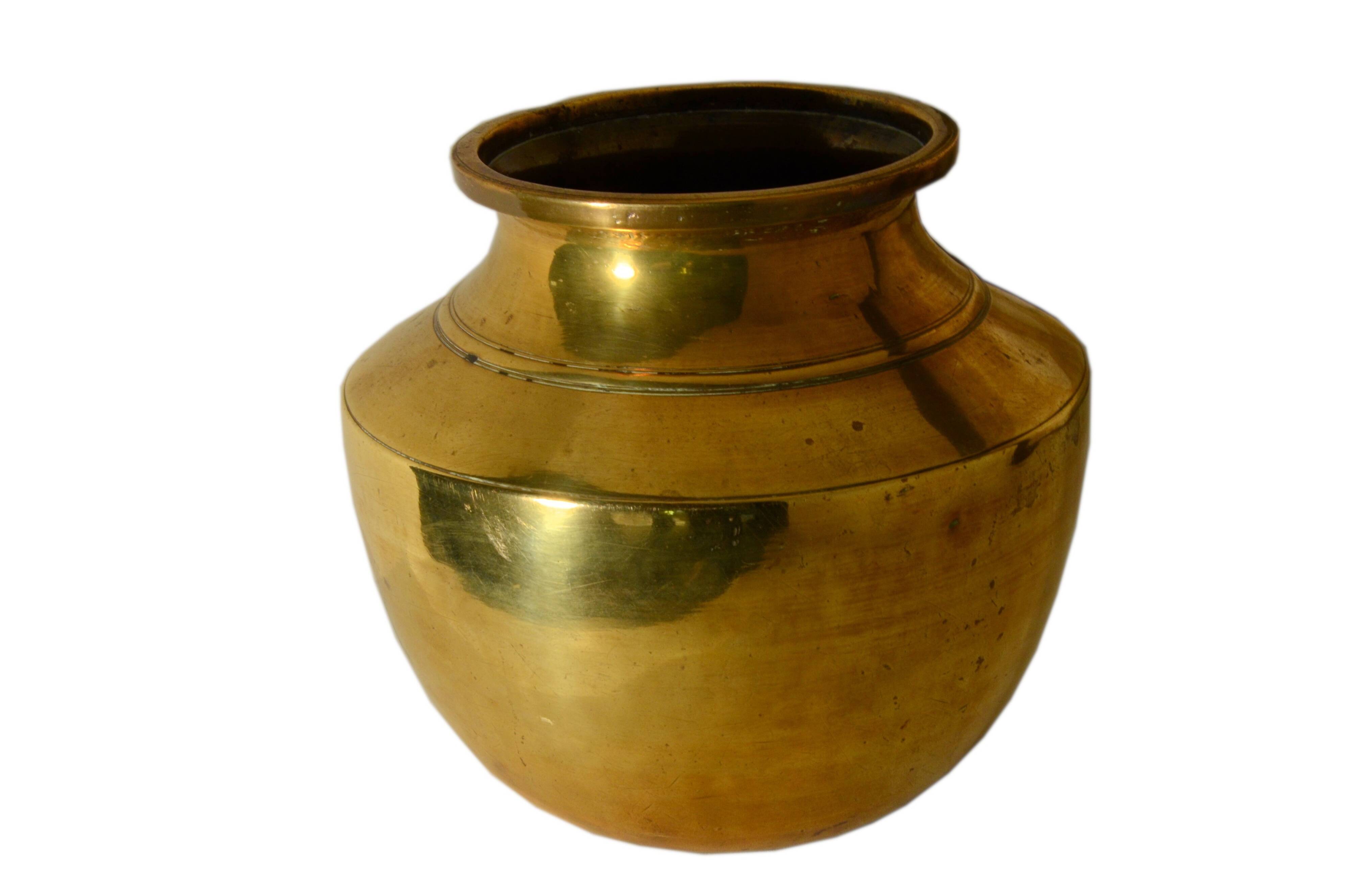 Ethnic vase in antique brass, handcrafted in India.