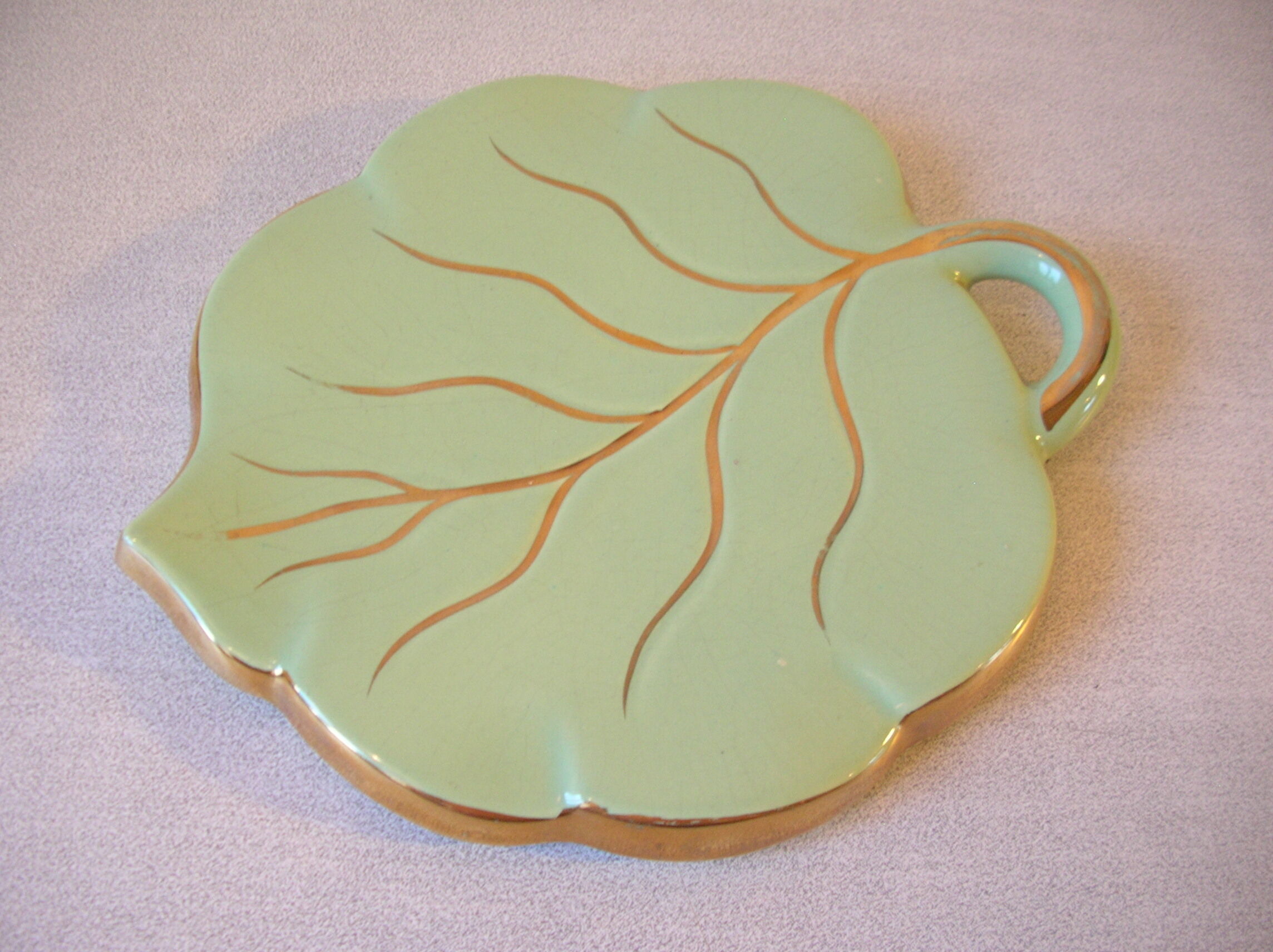 Old trifle leaf gilded rib ceramic decoration festive table