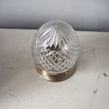 Pose lamp with chiseled crystal globe