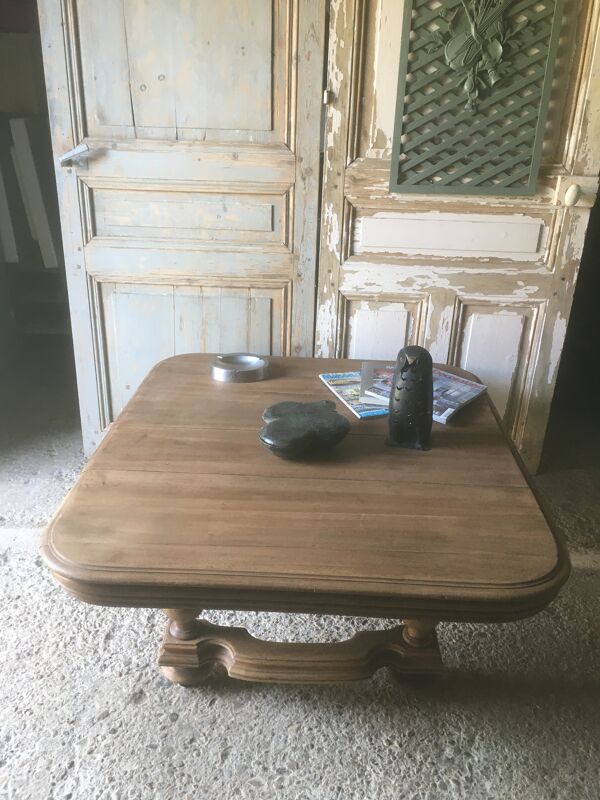 Table basse en chêne sur roulettes