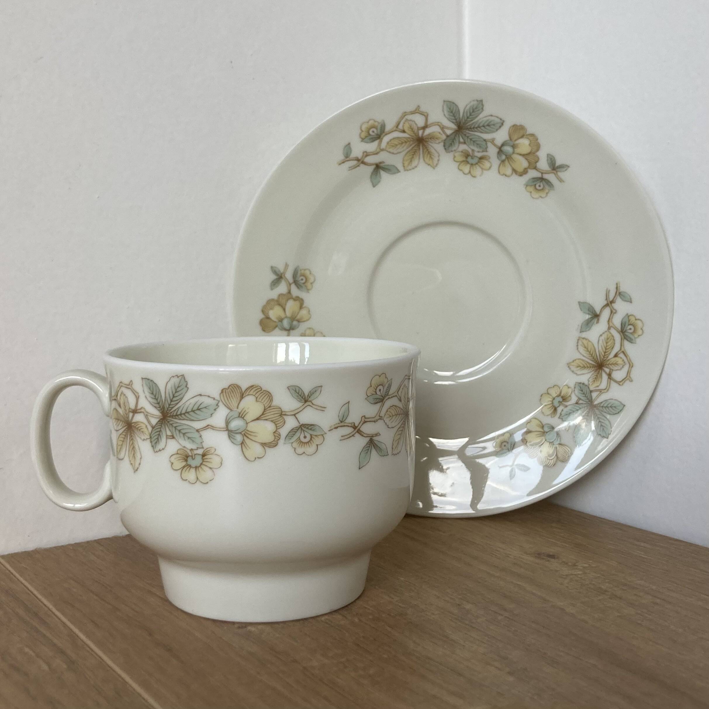 Set of six porcelain cups and saucers decorated by Richard Ginori