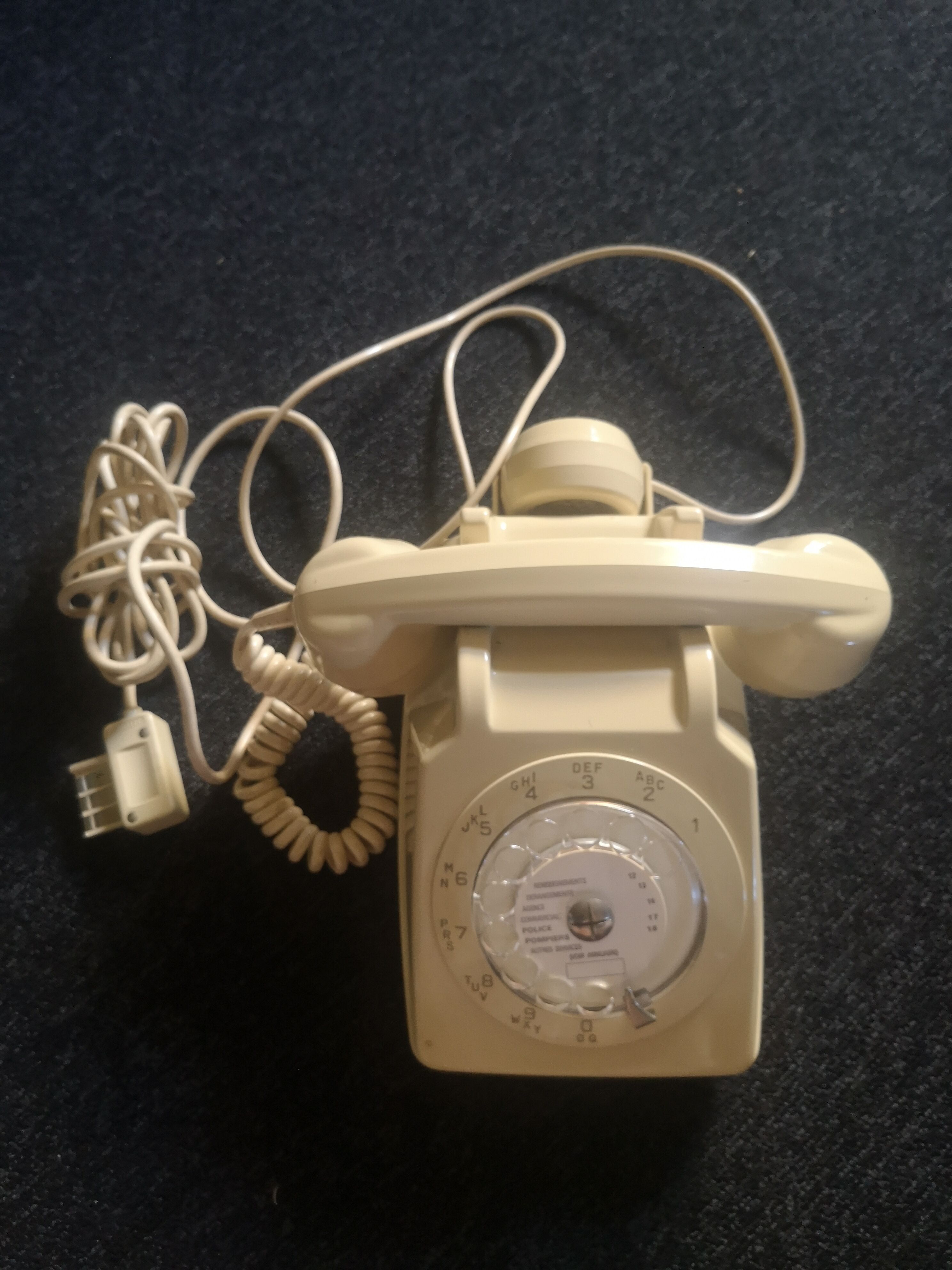Téléphone cadran des années 70
