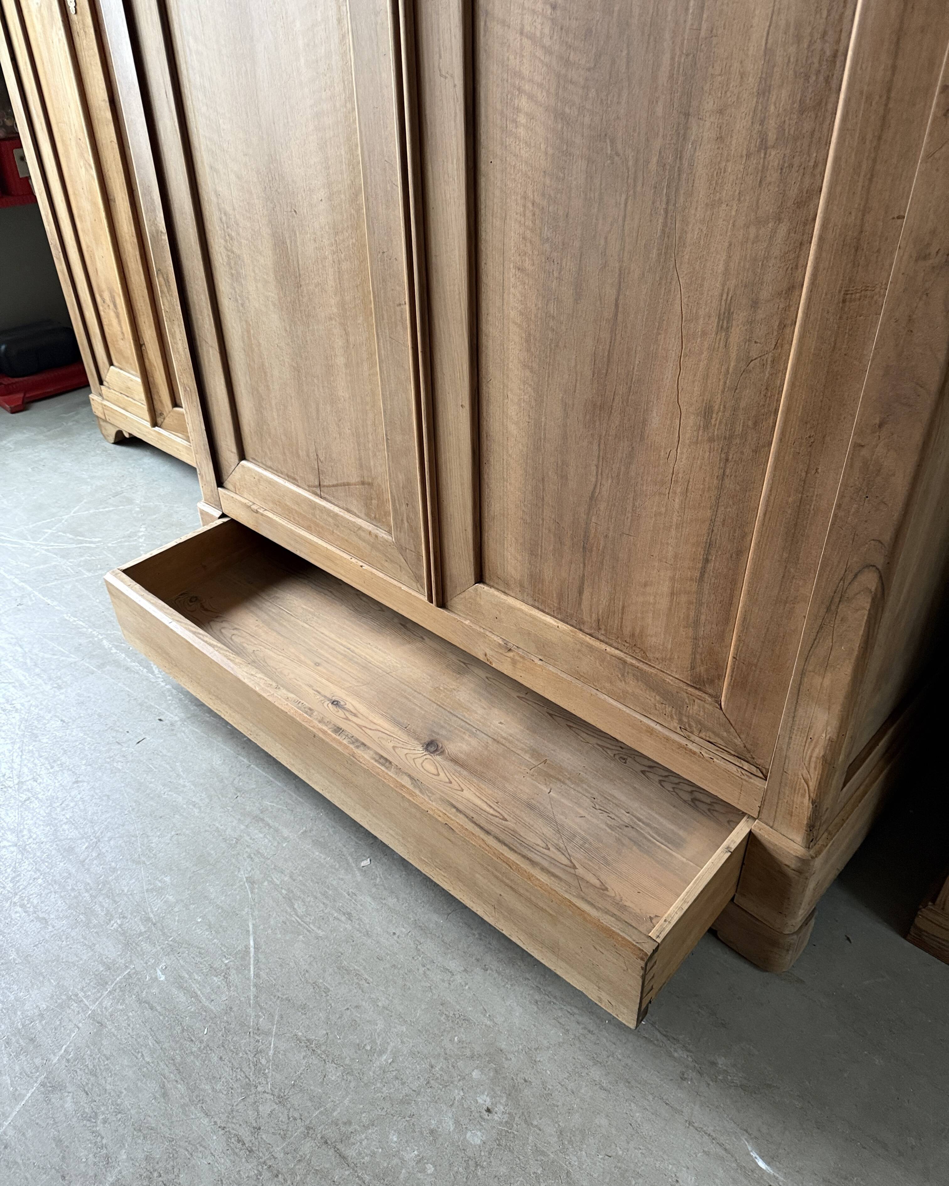 Large wedding wardrobe (renovated)