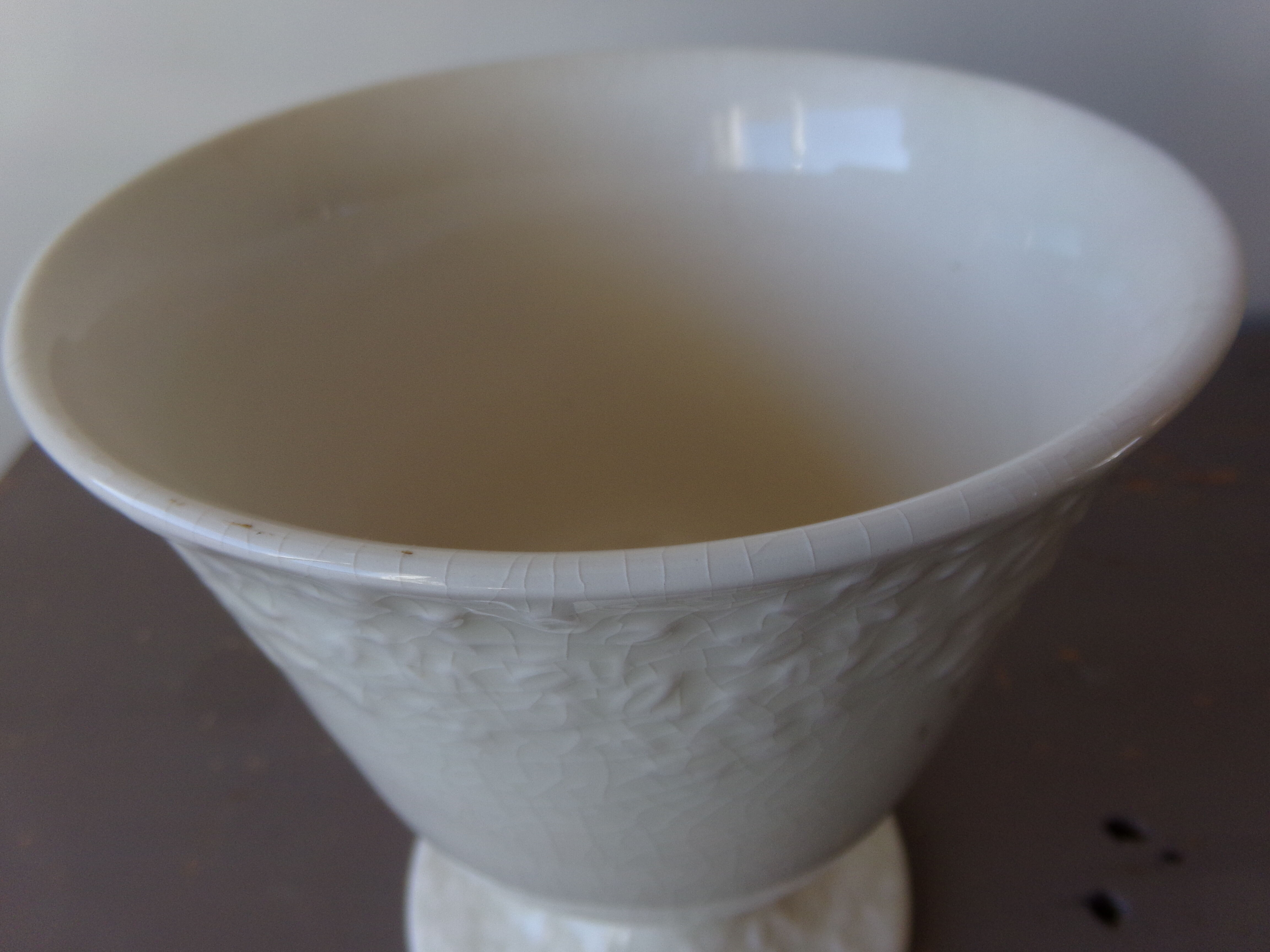 Cracked ceramic standing vase or cup