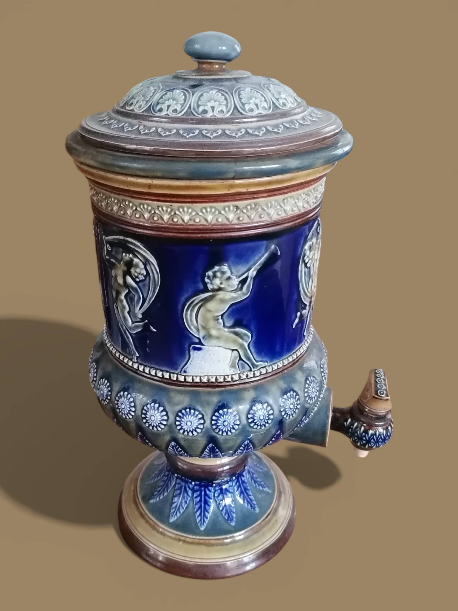 Ceramic water fountain barbotine - Royal Doulton Lamberth - Putti