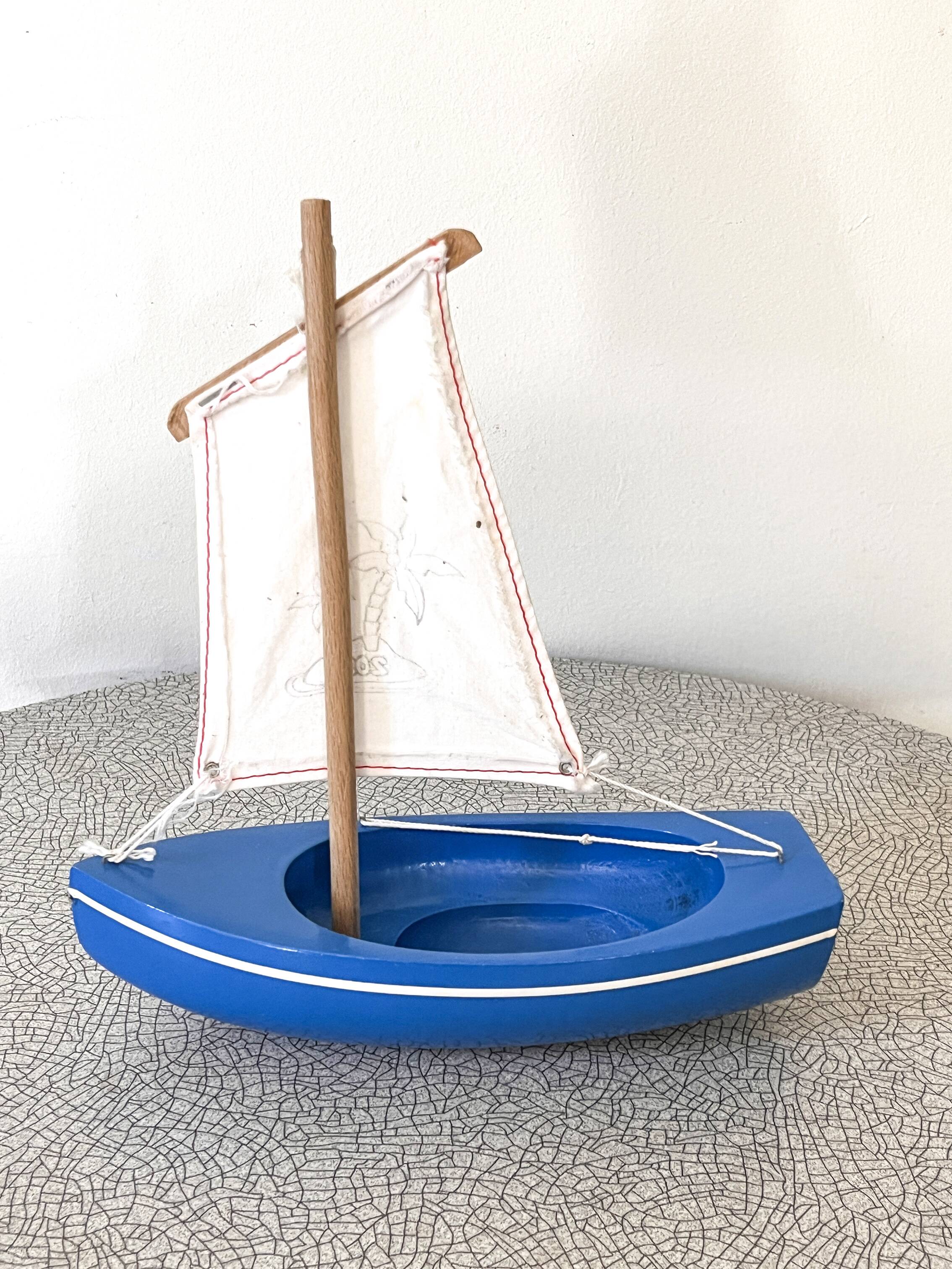 Tirot brand basin sailboat, model 202, vintage toy.