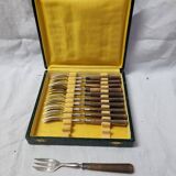 12 horn & silver forks
