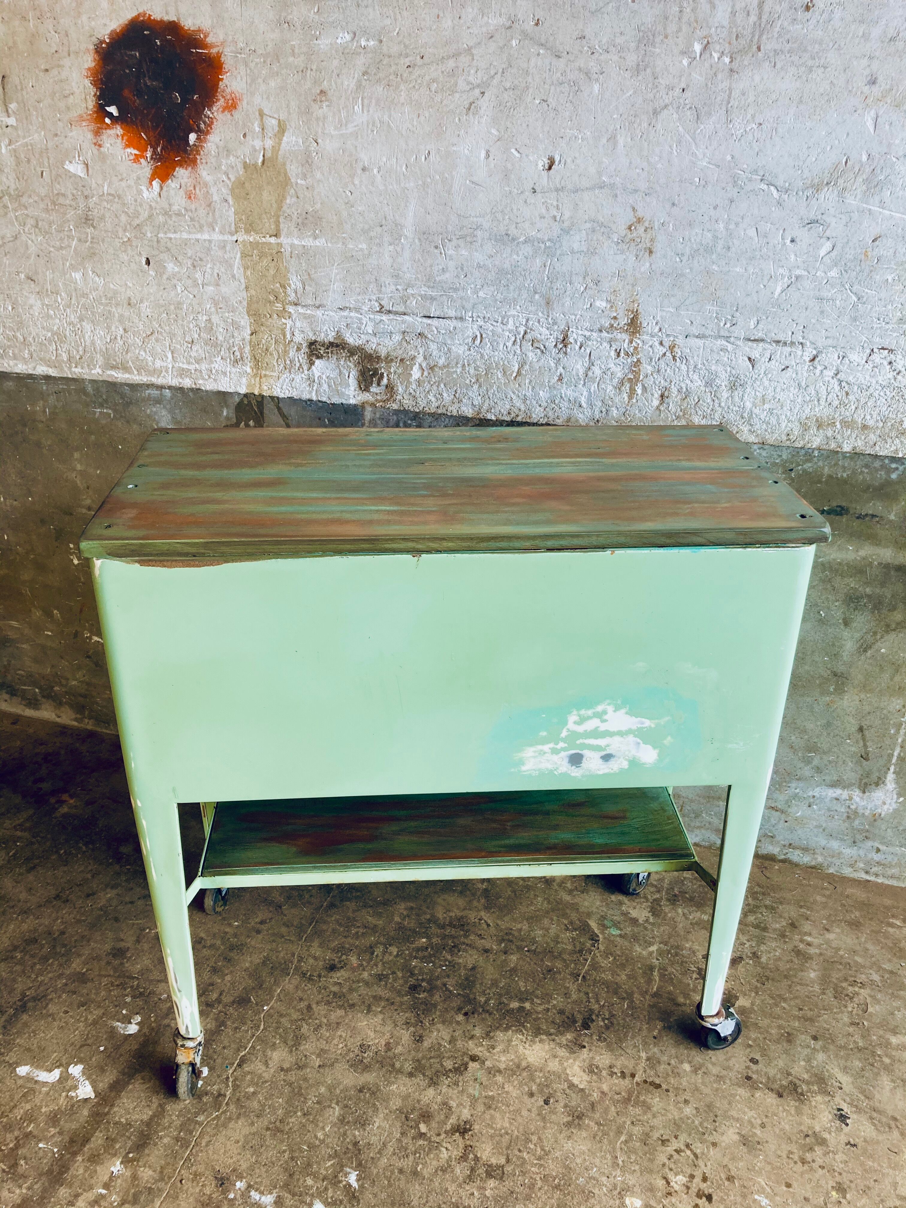 Mint dentist furniture