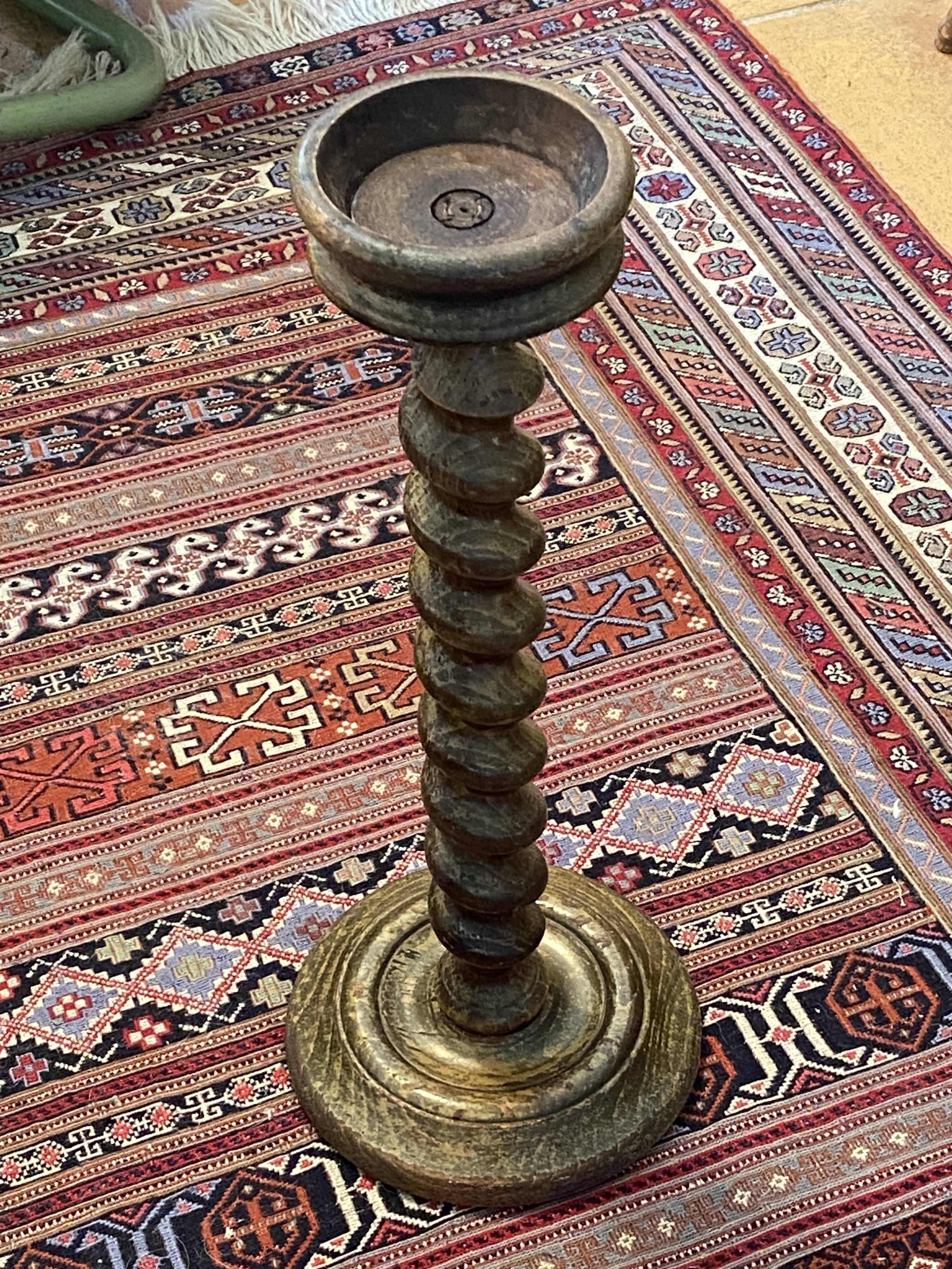 Colonne en bois touné