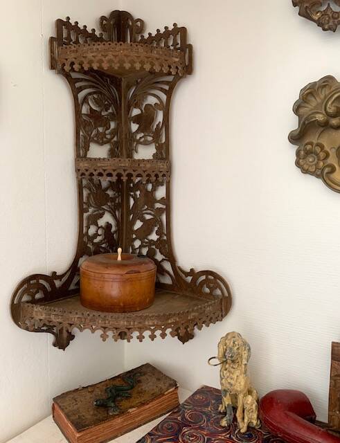 Hand-cut wooden corner shelf with bird decoration from the 1900s