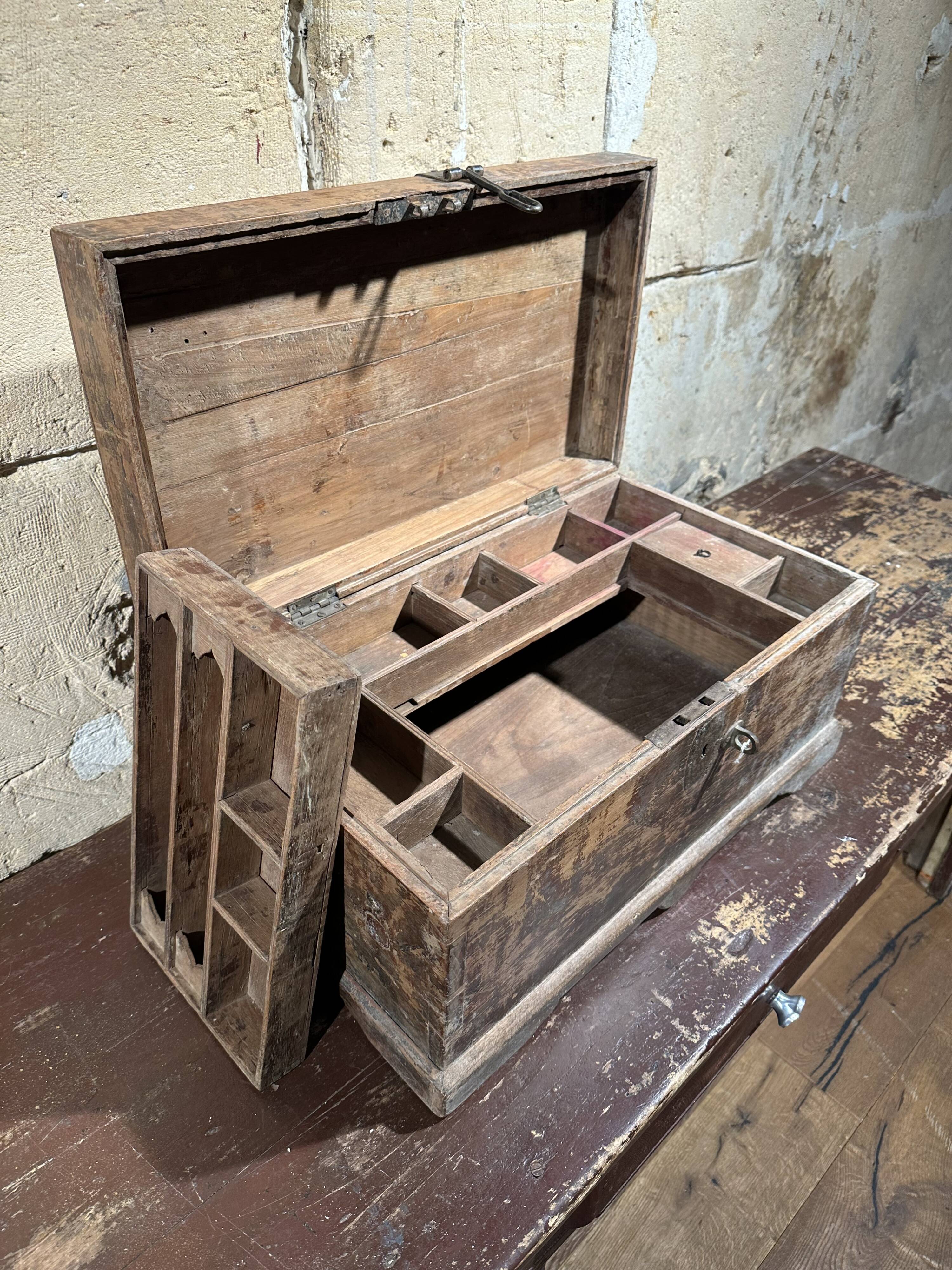 Small Indian chest with two levels and several compartments, unique piece