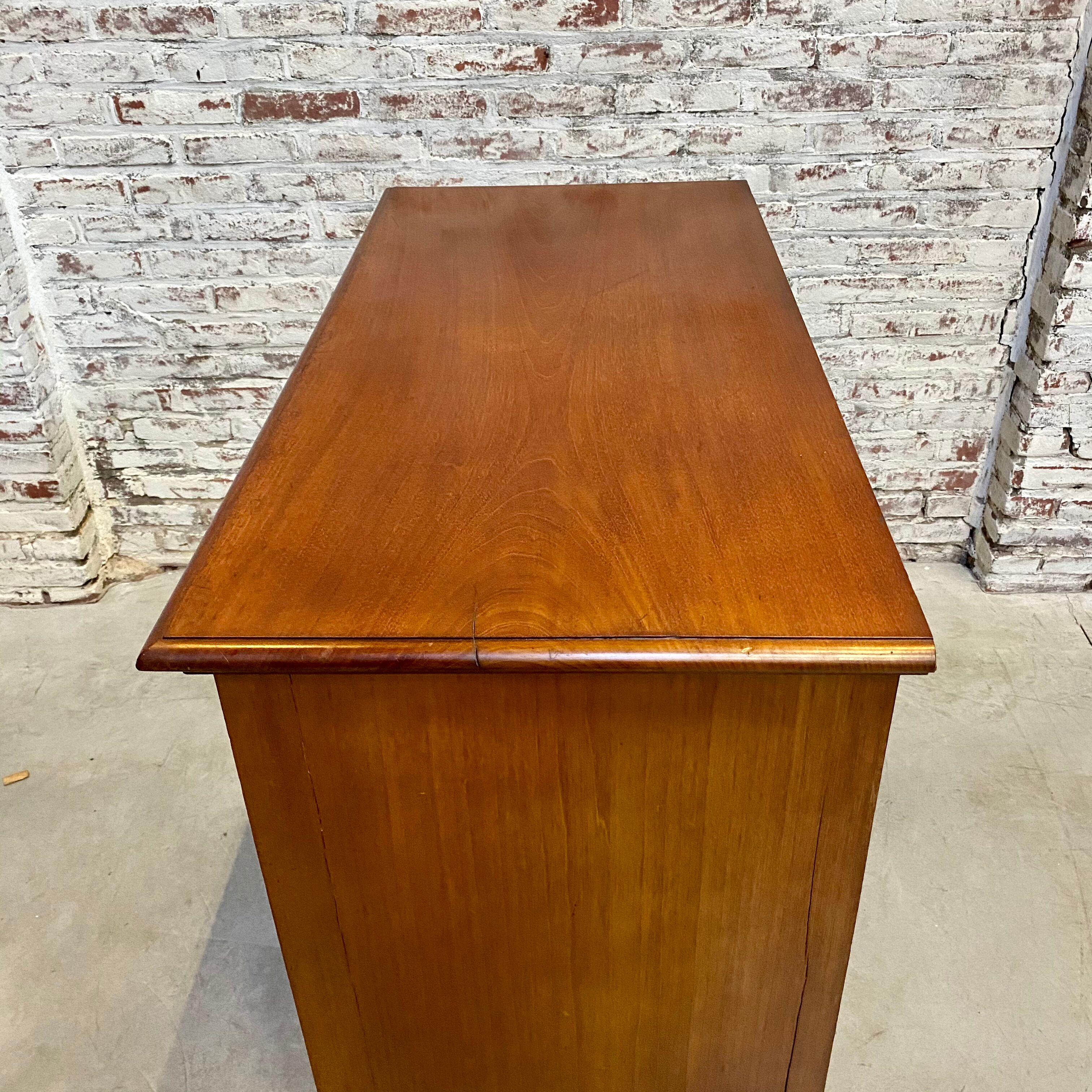 Commode anglaise antique en acajou