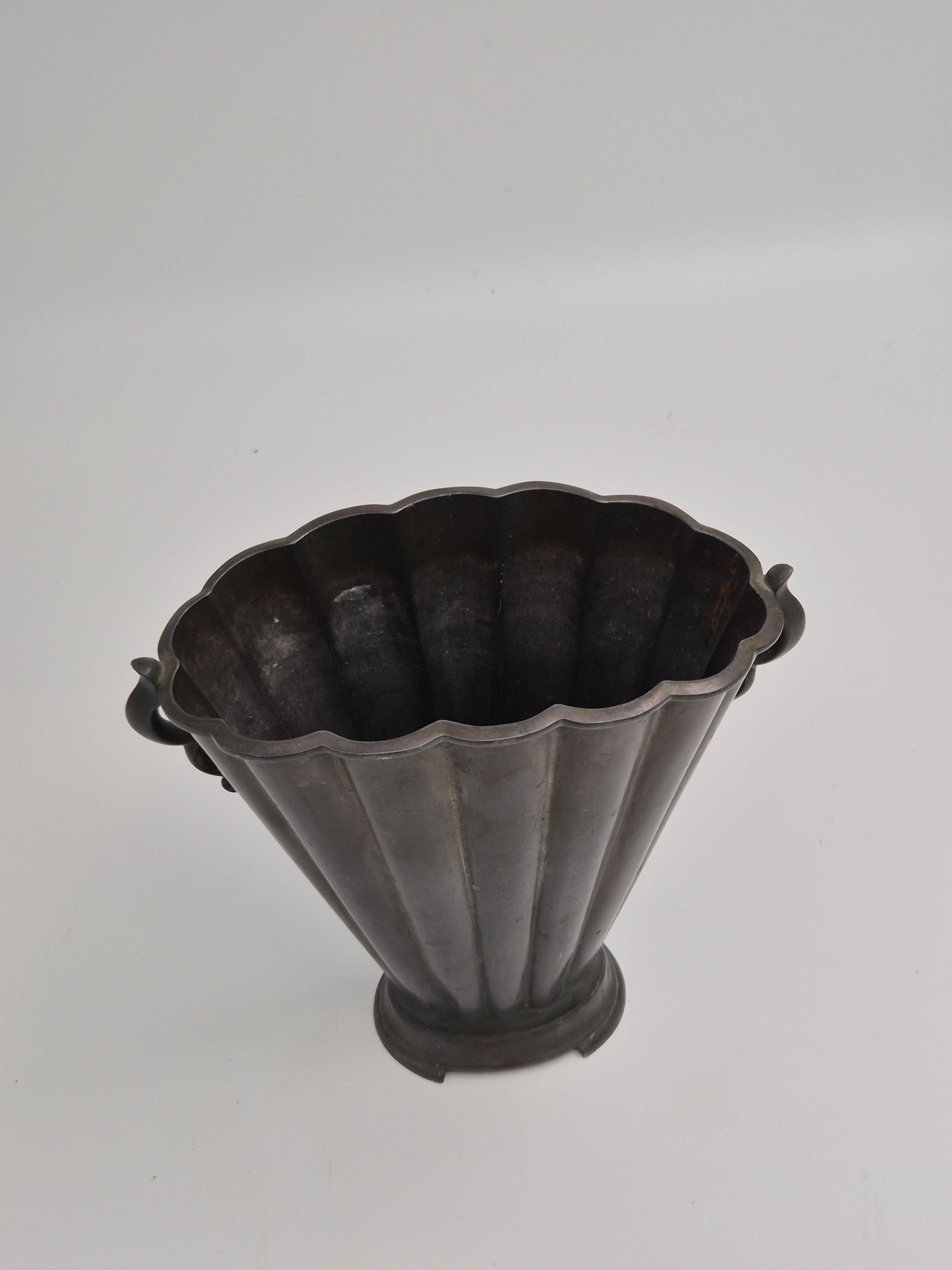 Vase sculptural en Diskometal par Just Andersen, années 1930 / Grâce danoise / Art Déco