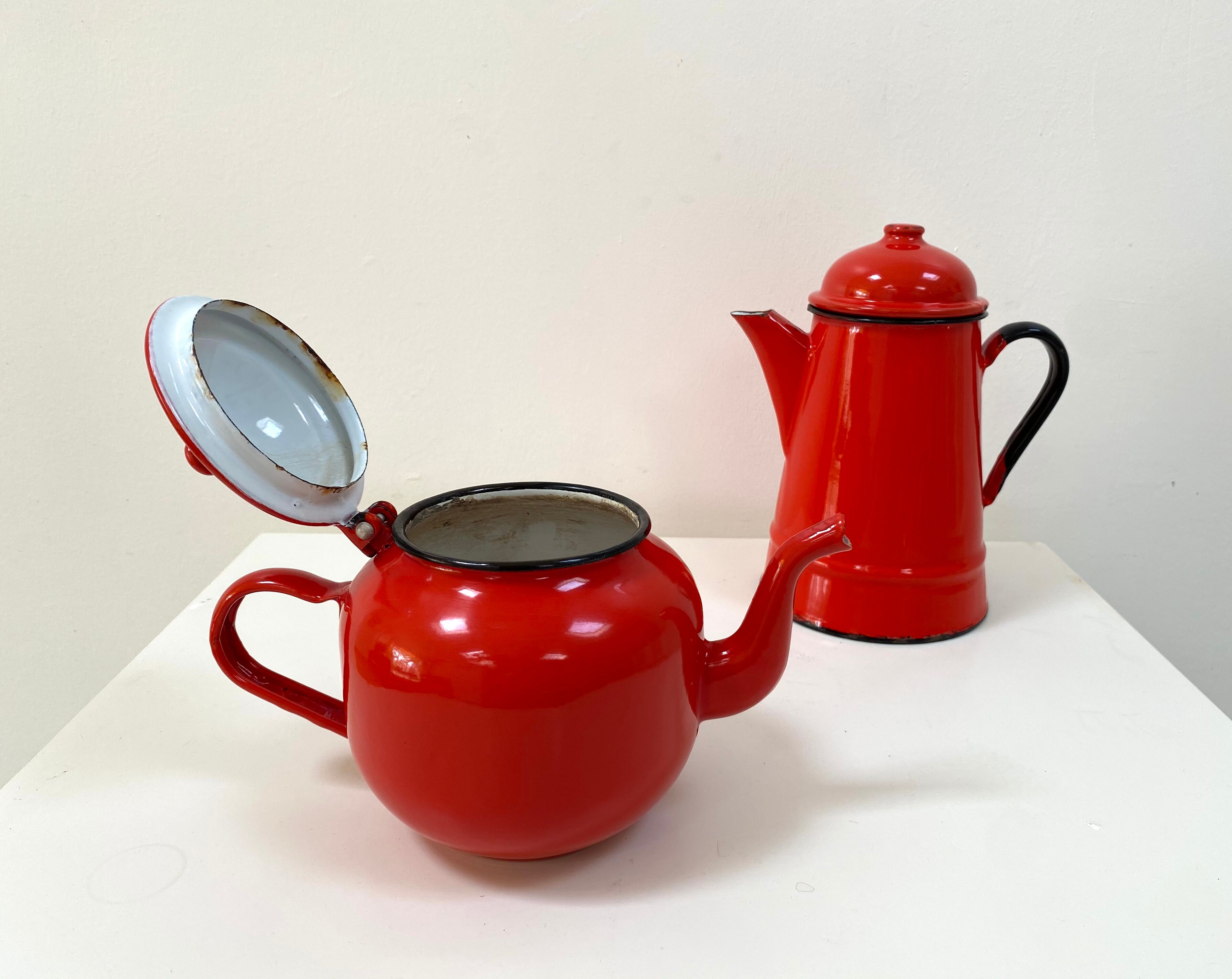Red enamelled teapot 1 liter from the 70s
