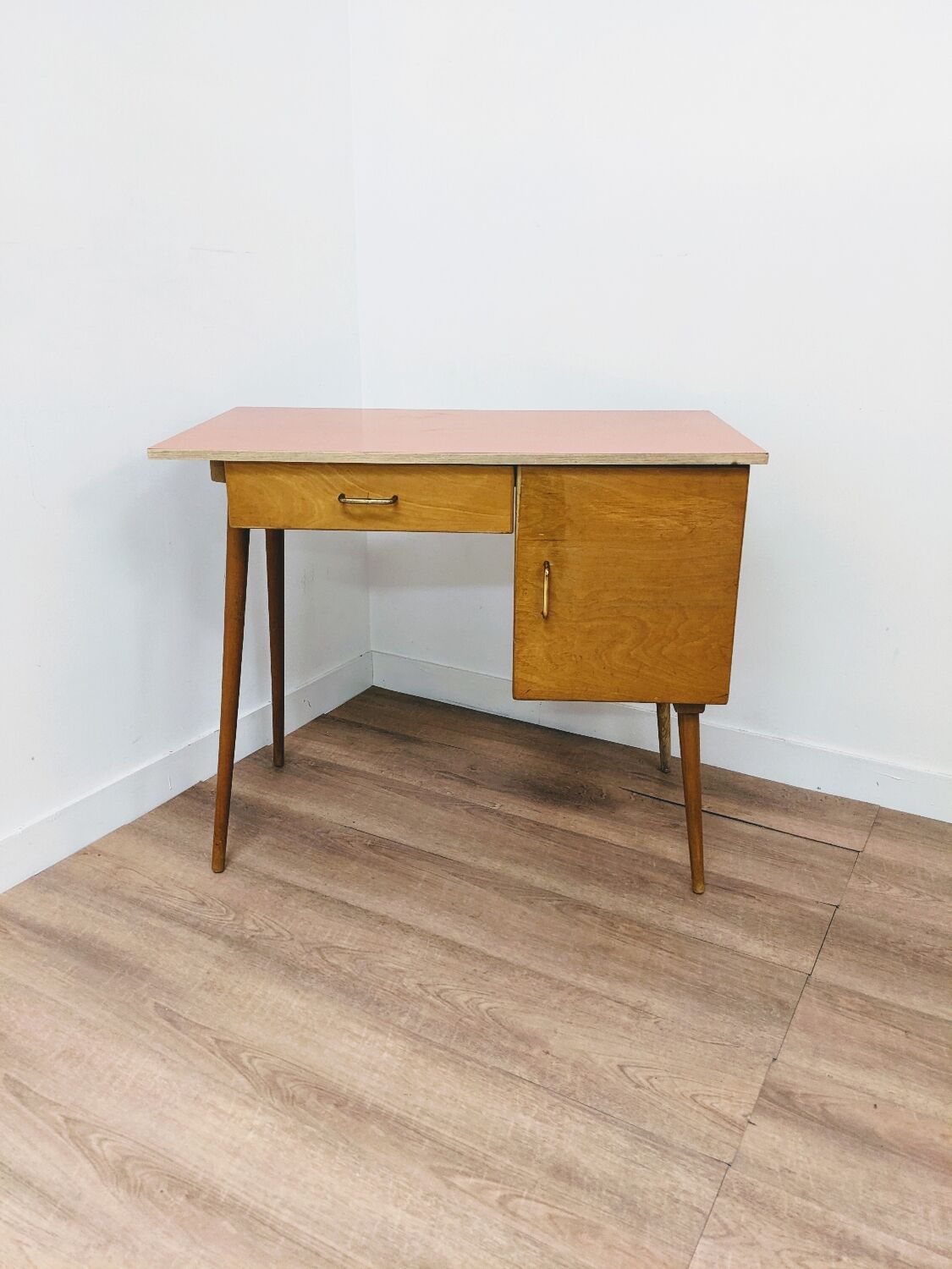 Bureau vintage scandinave en bois et formica